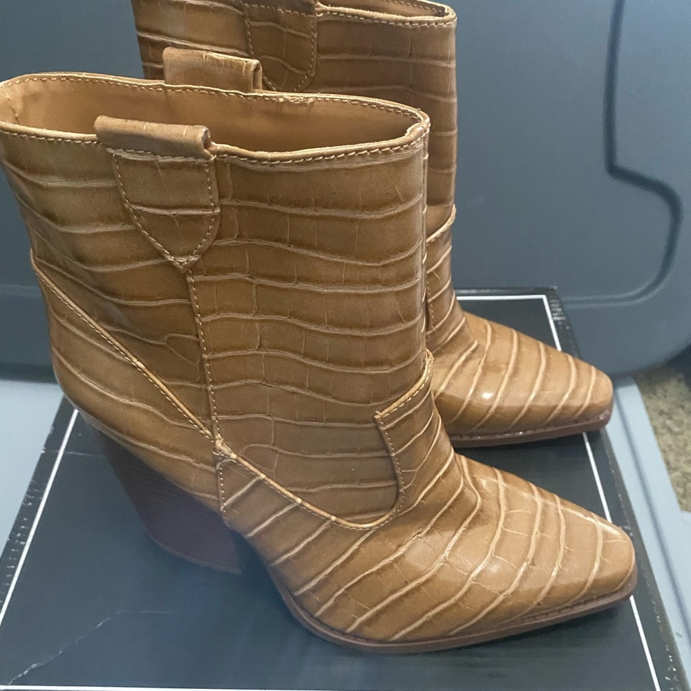 ESTELLE BOOTIES - CROCO CARAMEL- size 8- Brand New in box